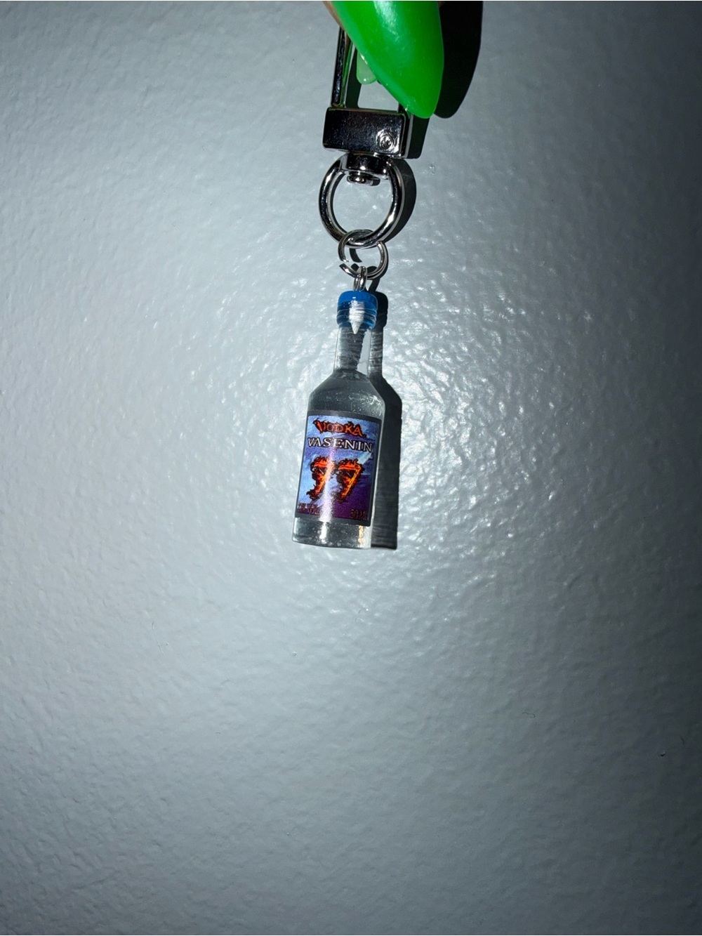Miniature Bottle Keychain - Picture 8 of 10